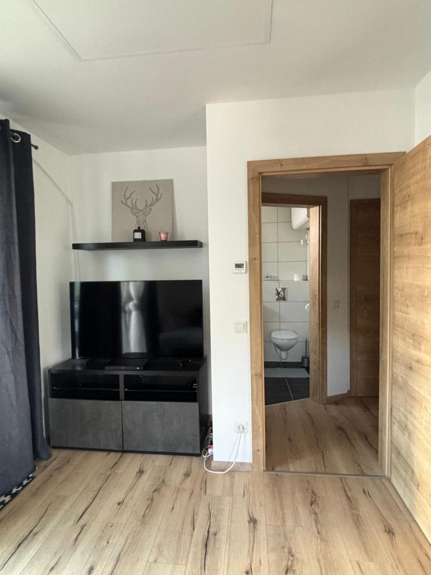 Schoene Wohnung Mit Terrasse Und Parkplatz Velden am Wörthersee Zewnętrze zdjęcie