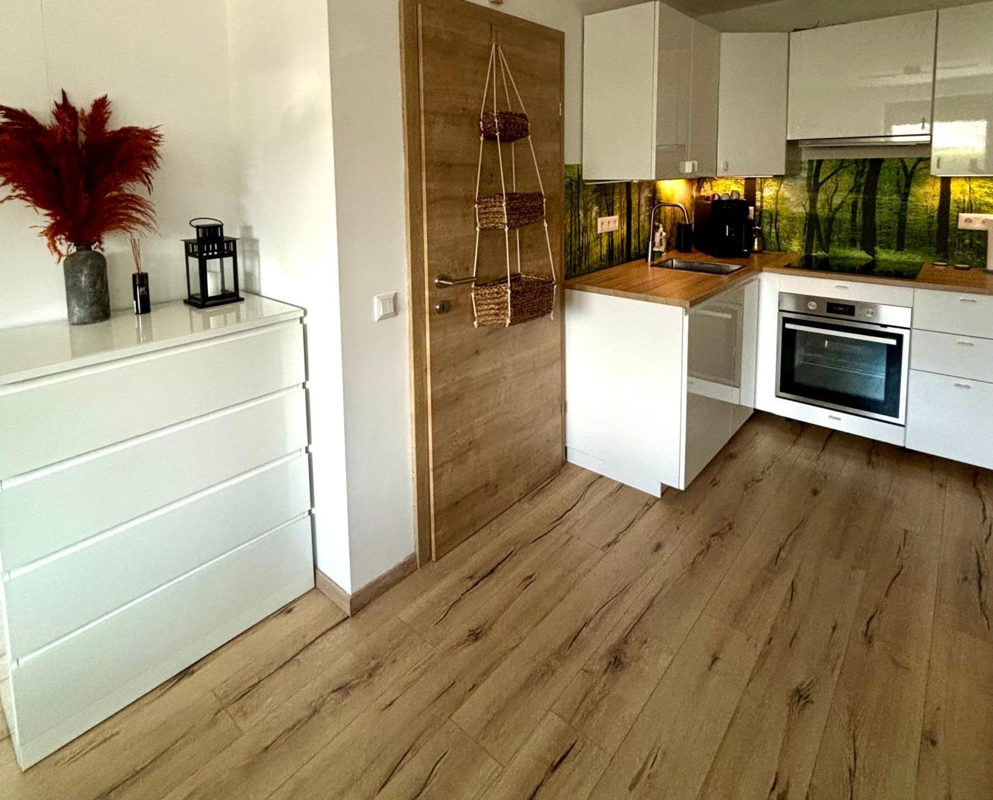 Schoene Wohnung Mit Terrasse Und Parkplatz Velden am Wörthersee Zewnętrze zdjęcie