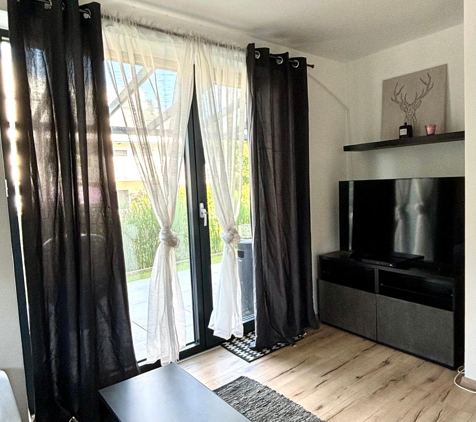 Schoene Wohnung Mit Terrasse Und Parkplatz Velden am Wörthersee Zewnętrze zdjęcie