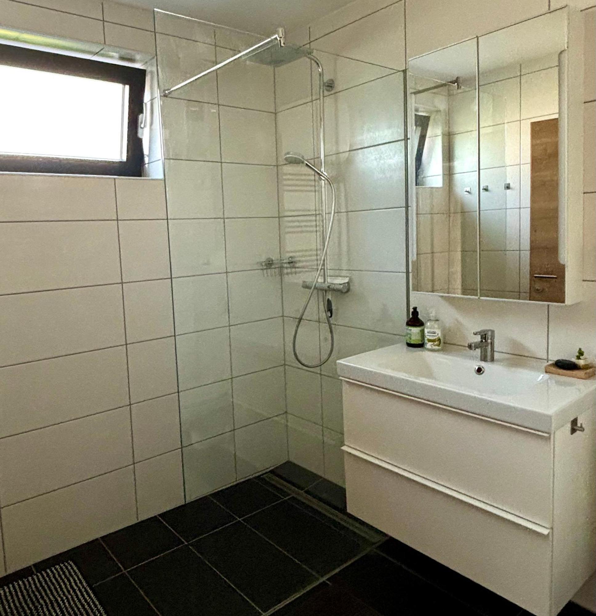 Schoene Wohnung Mit Terrasse Und Parkplatz Velden am Wörthersee Zewnętrze zdjęcie